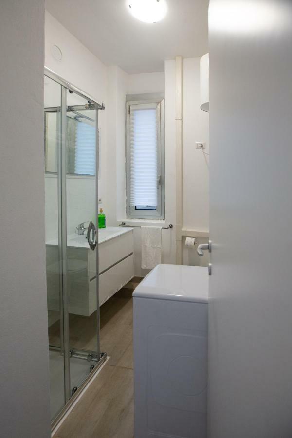 Apartment Via Treviso 6 Milan Exterior photo